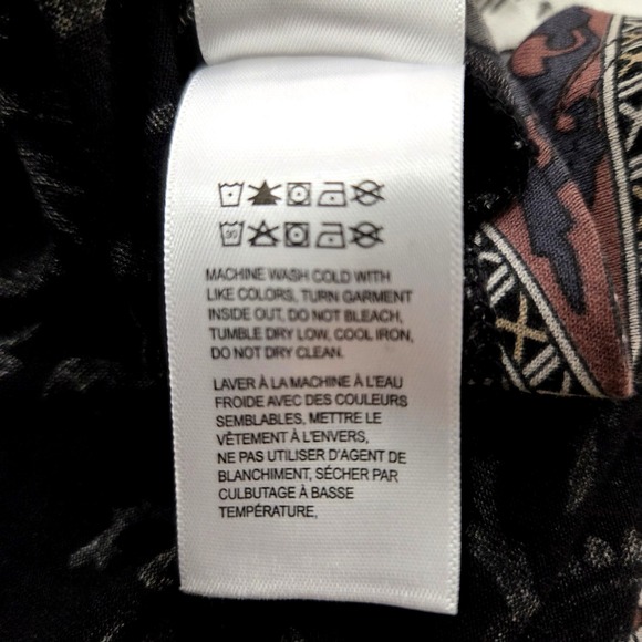 Lucky Brand Women's Black/Rose Floral V Neck Top Size Plus 1X - Picture 6 of 6